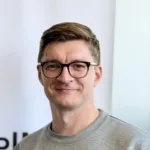 От пчелы, которую все принимали за муху, до трех полос: как Hostfly два года шел к ребрендингу